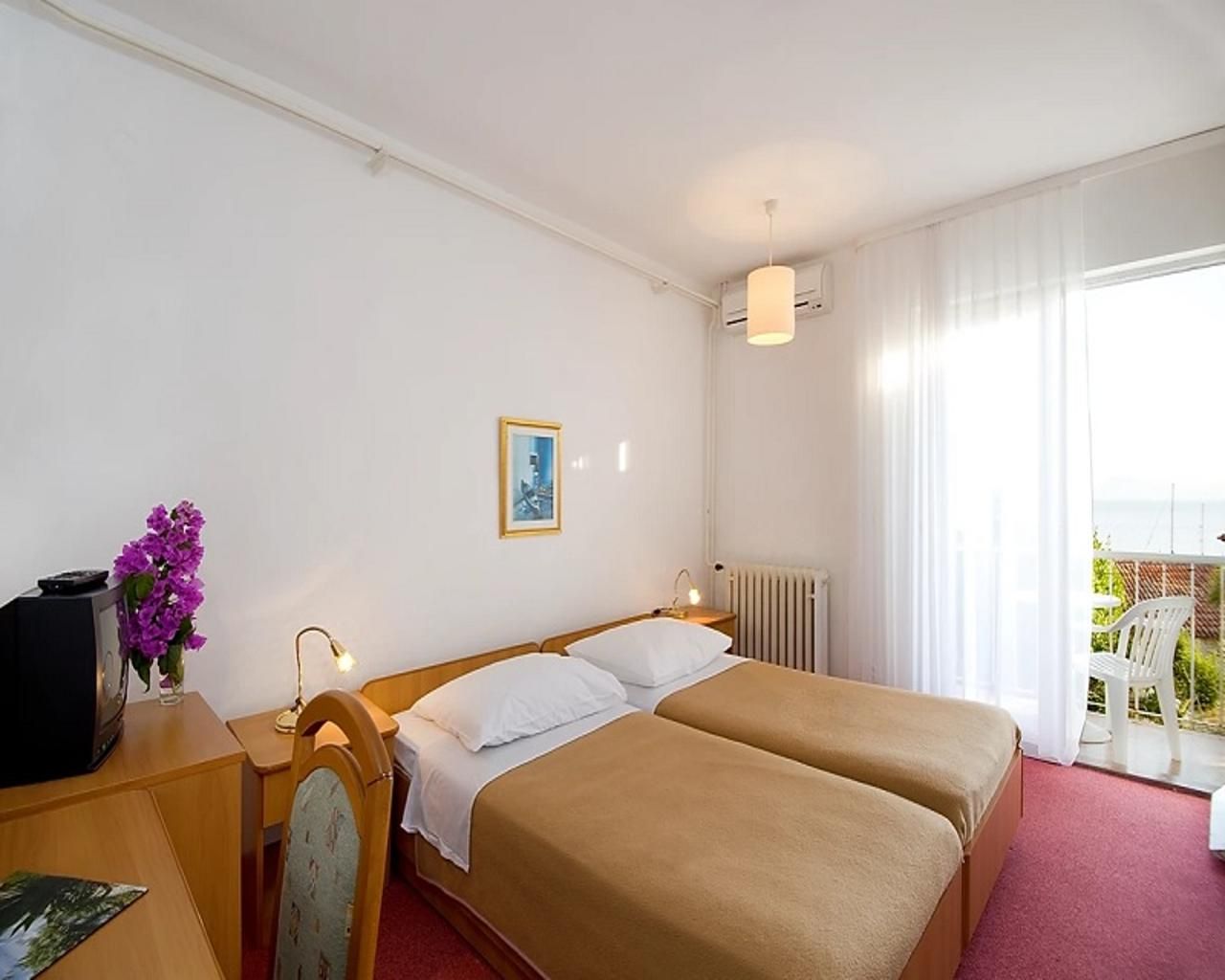 Hotel Biševo 2*, Komiža, Vis