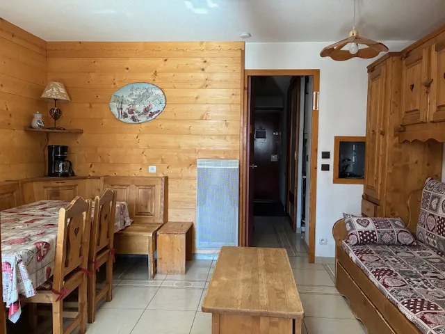 Blagovaonski stol i dnevni boravak
