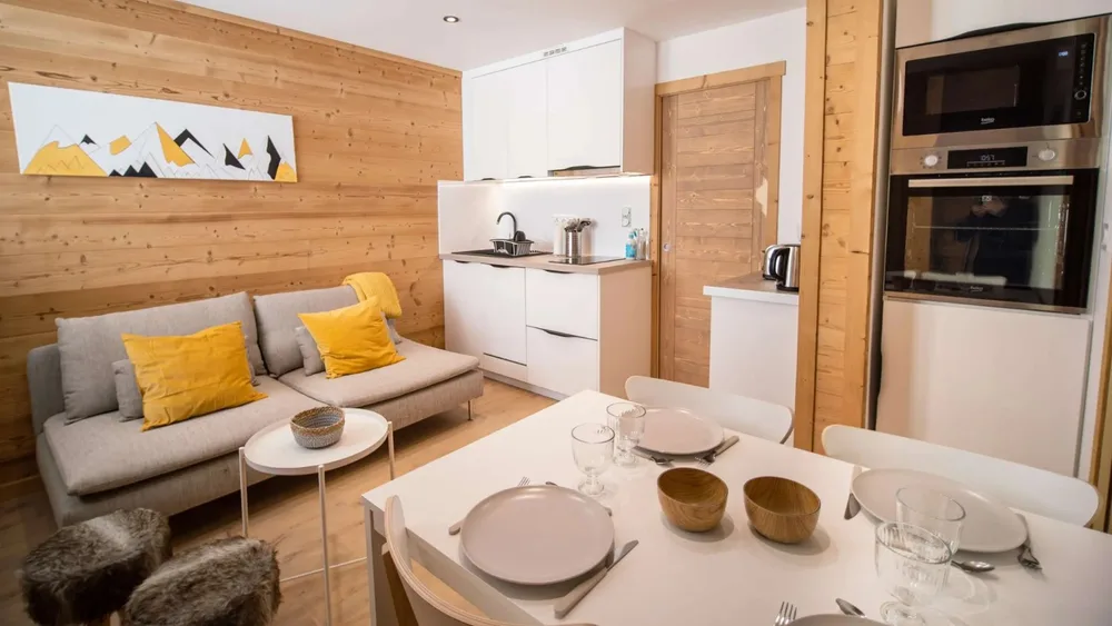 Renovirani dnevni boravak s otvorenom kuhinjom, apartman Hauts de Vanoise 118