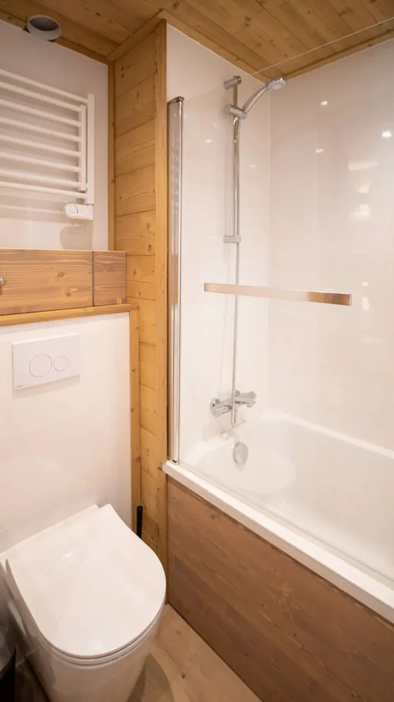 Kupaonica s kadom i WC-om, apartman Hauts de Vanoise 118