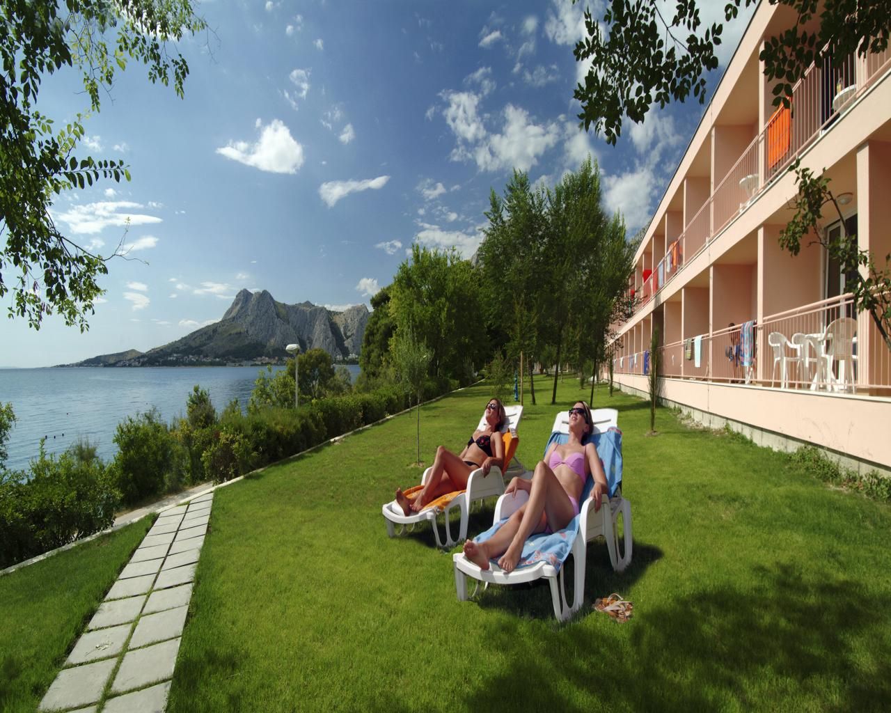Turističko naselje Brzet 3*, Omiš - NA UPIT