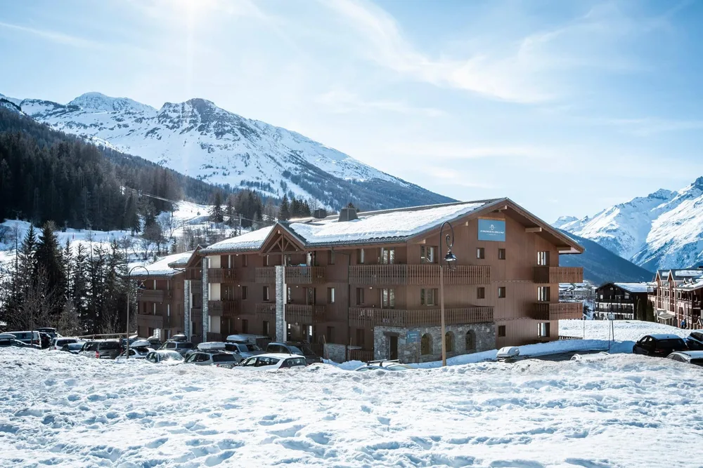 Rezidencija Les Balcons de Val Cenis Le Haut zimi, u podnožju skijaških staza