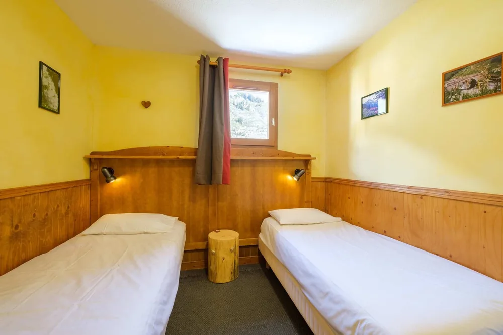 Spavaća soba s dva odvojena kreveta u apartmanu rezidencije Les Balcons de Val Cenis Le Haut