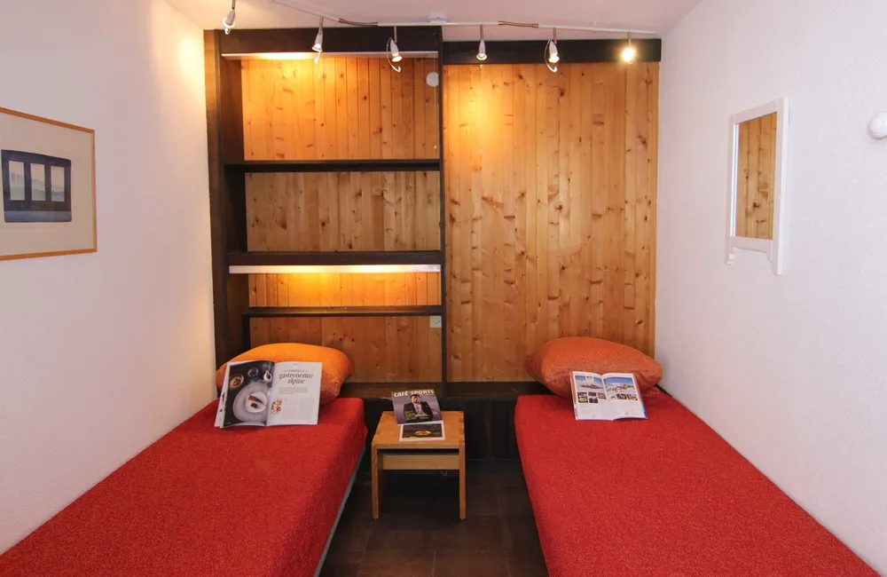 Spavaća soba s dva odvojena kreveta u apartmanu Olympic 504, Val Thorens