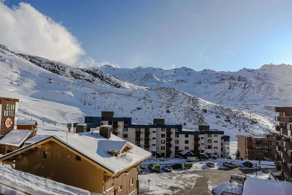 Pogled s verande apartmana Sérac Q4 na Val Thorens i okolne vrhove