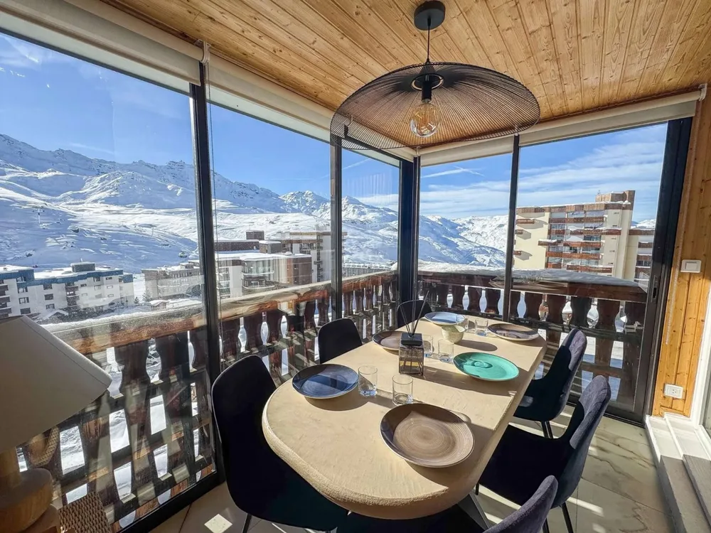 Veranda okrenuta prema jugu s pogledom na Val Thorens