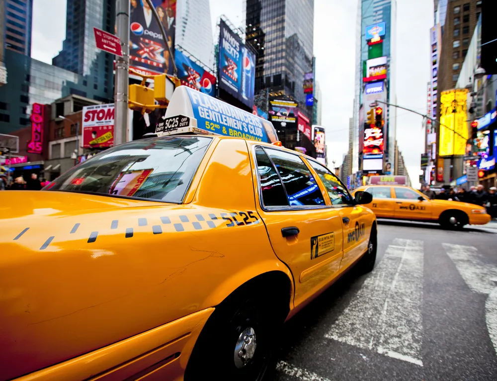 Taxi na Times Squareu u New Yorku