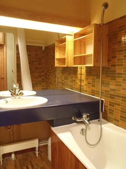 Kupaonica s kadom i umivaonikom u studiju Trois Vallées 818, Val Thorens