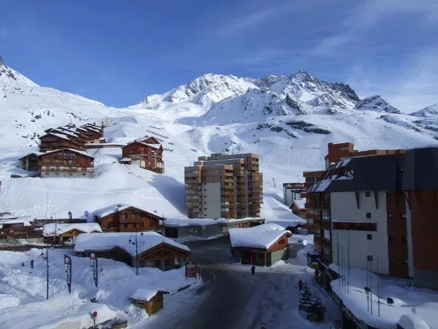 Zimski pogled na Val Thorens i okolne vrhove, rezidencija Les Trois Vallées