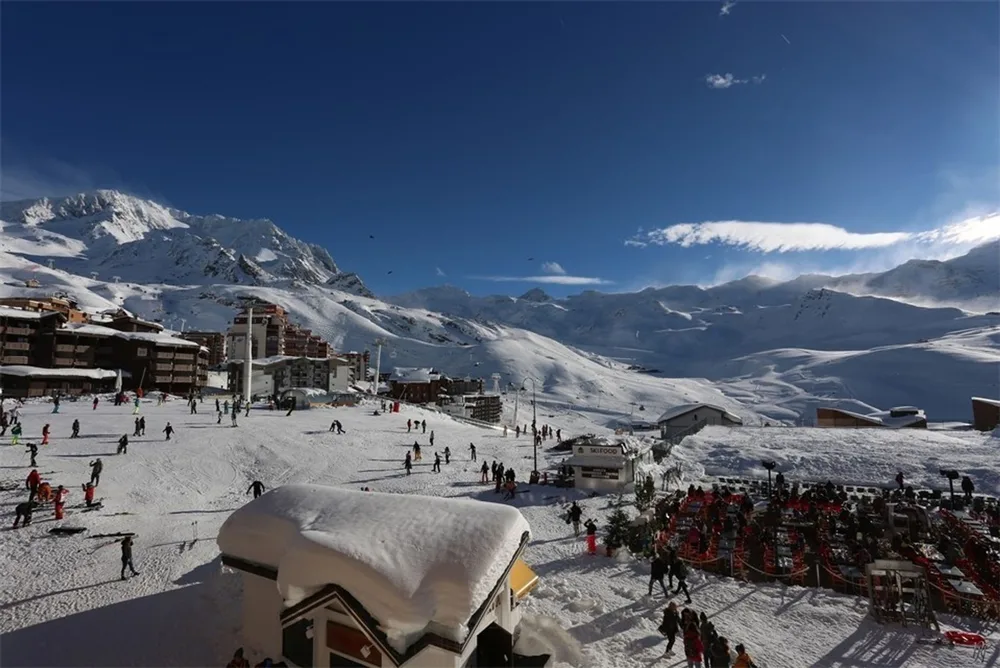 Skijalište i staze u središtu Val Thorensa, uz rezidenciju Vanoise