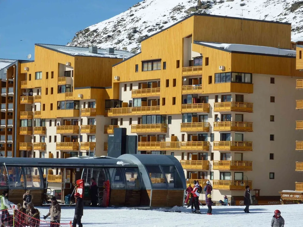 Rezidencija Vanoise u pješačkoj ulici Caron, u središtu Val Thorensa uz skijaške staze