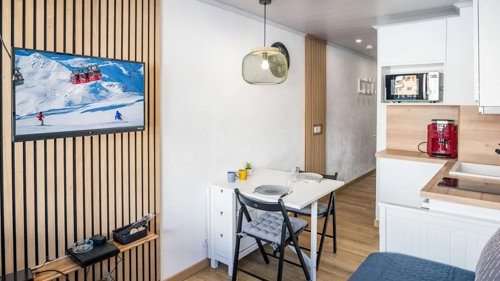 Dnevni boravak s TV-om i blagovaonskim dijelom, studio Vanoise 563