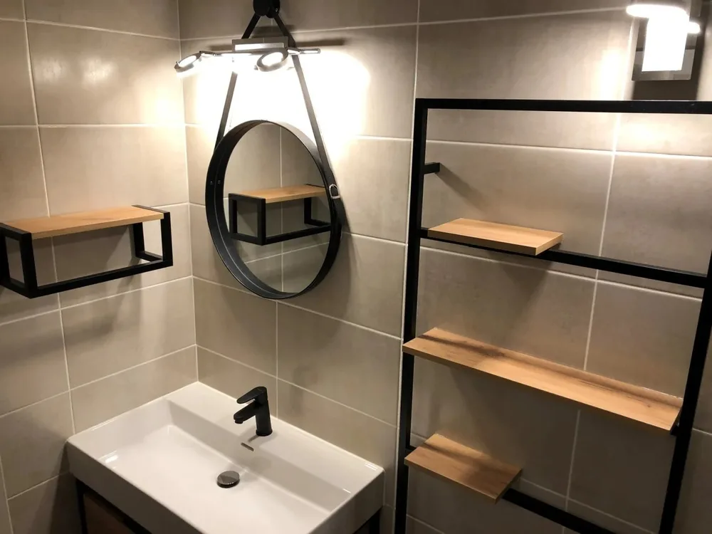 Moderno uređena kupaonica s tušem u apartmanu Zénith 72